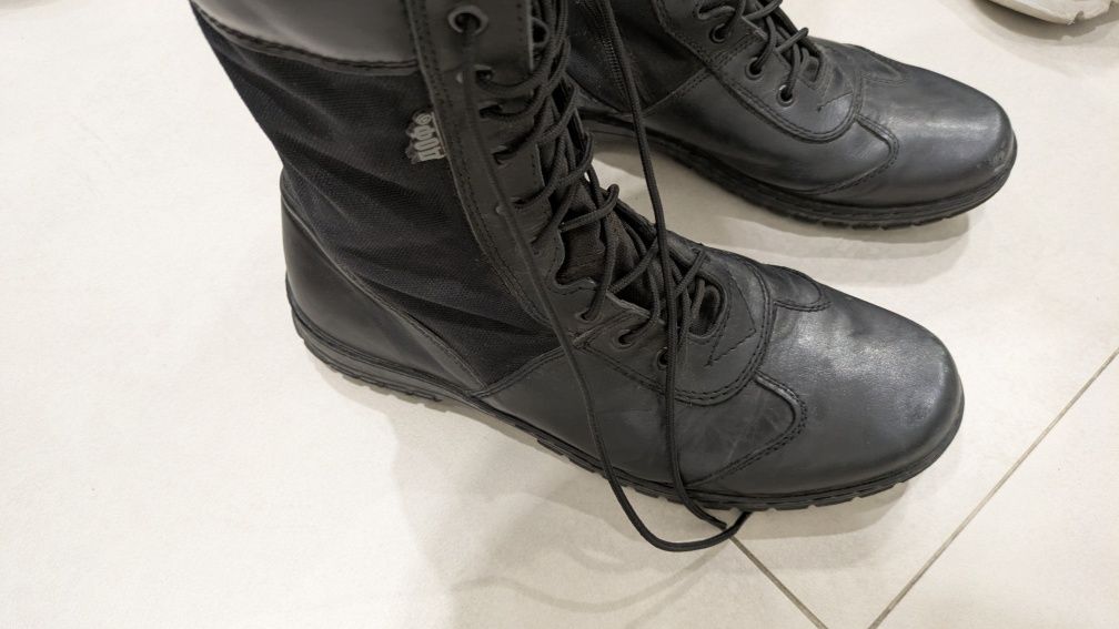 Берцы летние 40го размера.