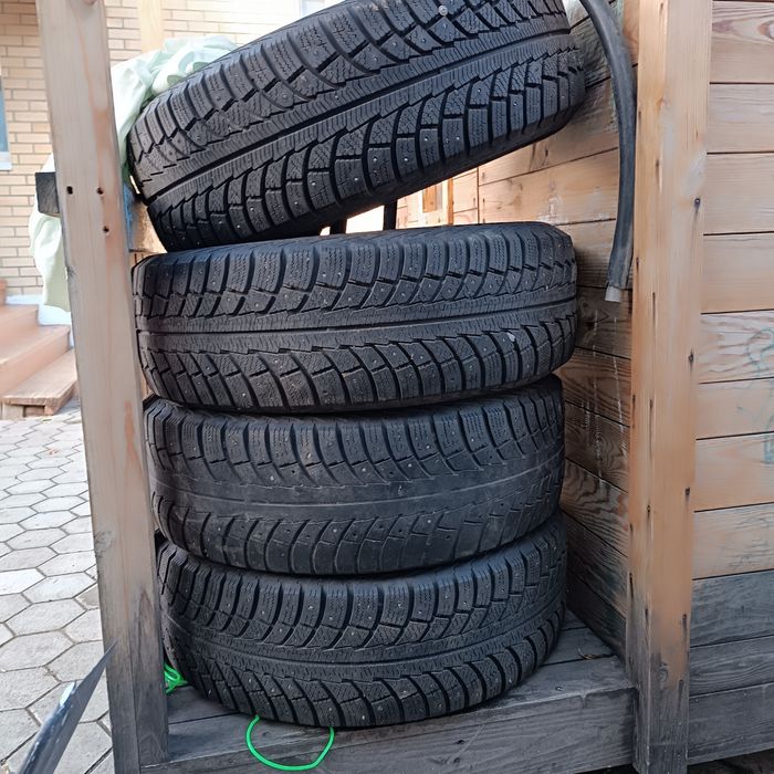 Зимние шины б/у.