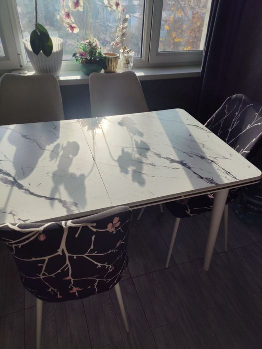 Продается обеденный стол с 6 стульями