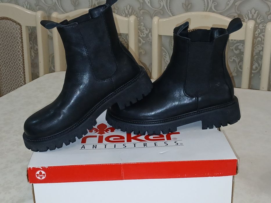 Продаётся женская осенняя обувь, подошва толстые  хорошего качество 3в