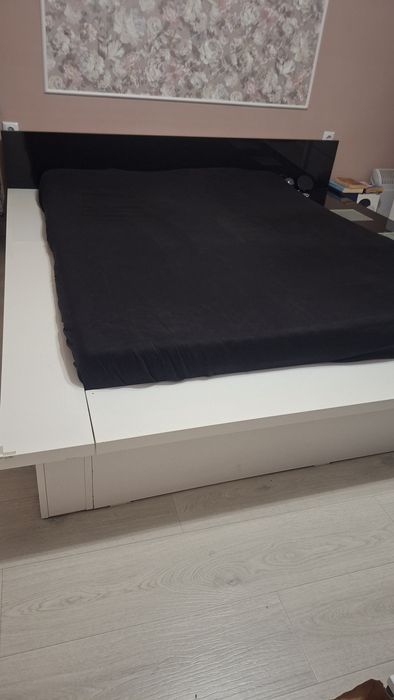 Продавам спалня с матрак