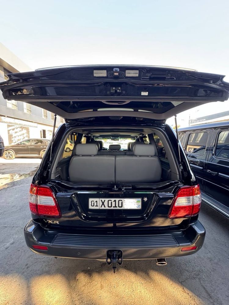 Toyota Land Cruiser 100