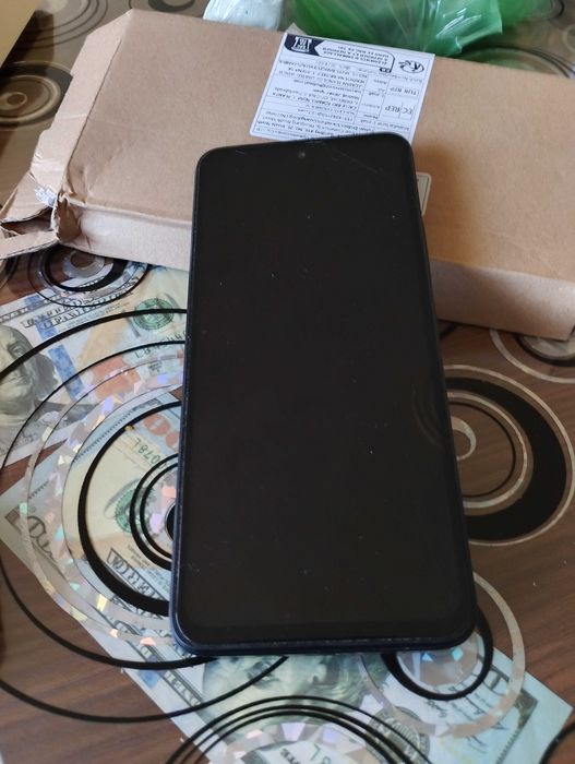 Продавам телефон Редми 12/5G