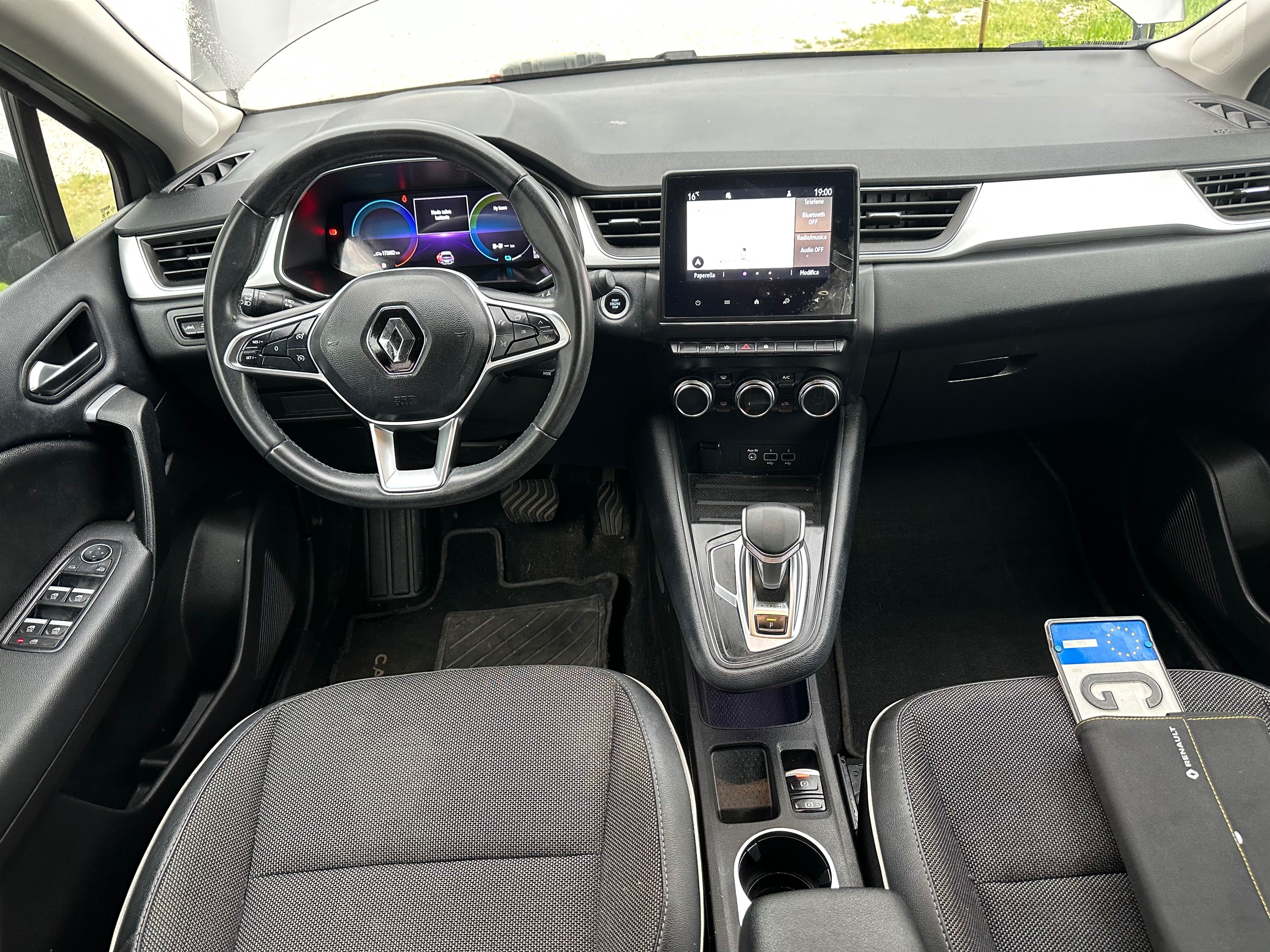 Renault Captur 1.6 PHEV E-Tech Intens CUTIE DE VITEZA defecta