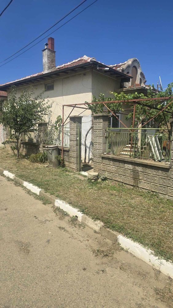 Едноетажна къща в село Шейново