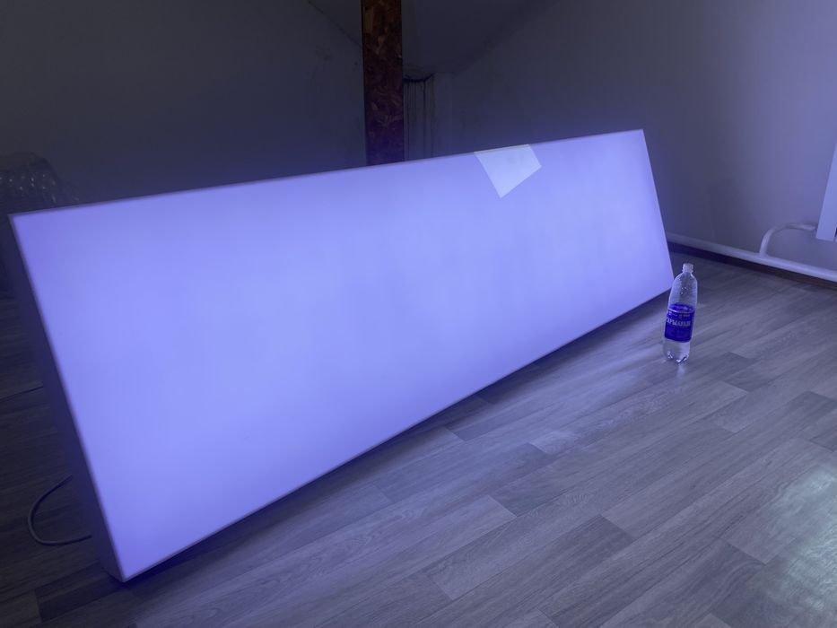 Продается рекламная вывеска акриловая с подсветкой большего размера