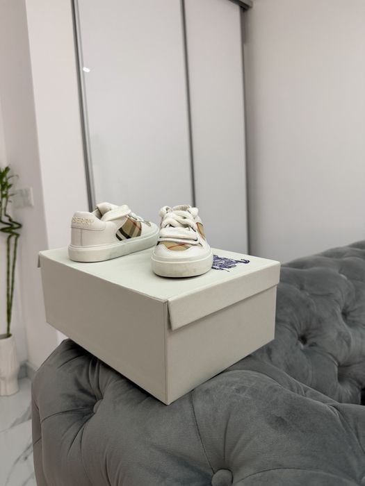 Adidasi Burberry copii - nr. 27