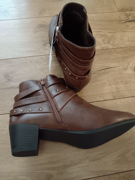 чисто нови дамски боти в кафяв цвят, номер 39.