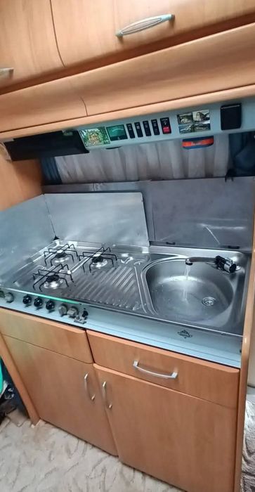 Vând o superbă Rulotă marca Hobby Excellent 400,fabricată în Olanda