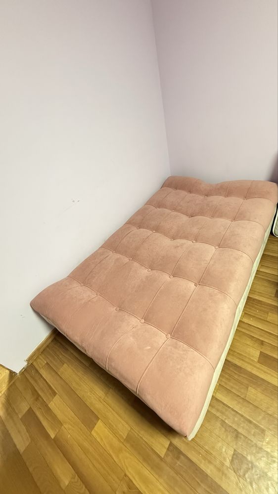 Диван (почти новый)