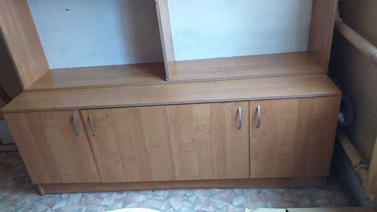 Продам два шкафа в хорошем состоянии .