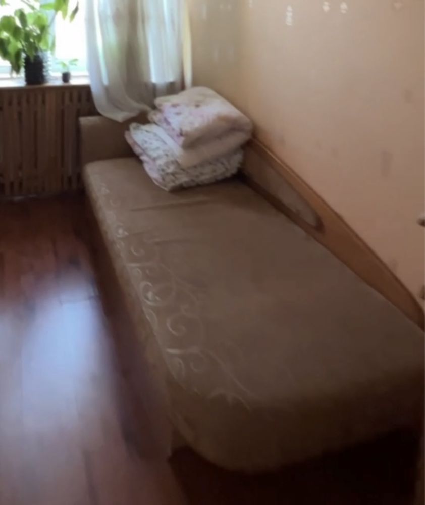 Срочно продаю большой удобный диван