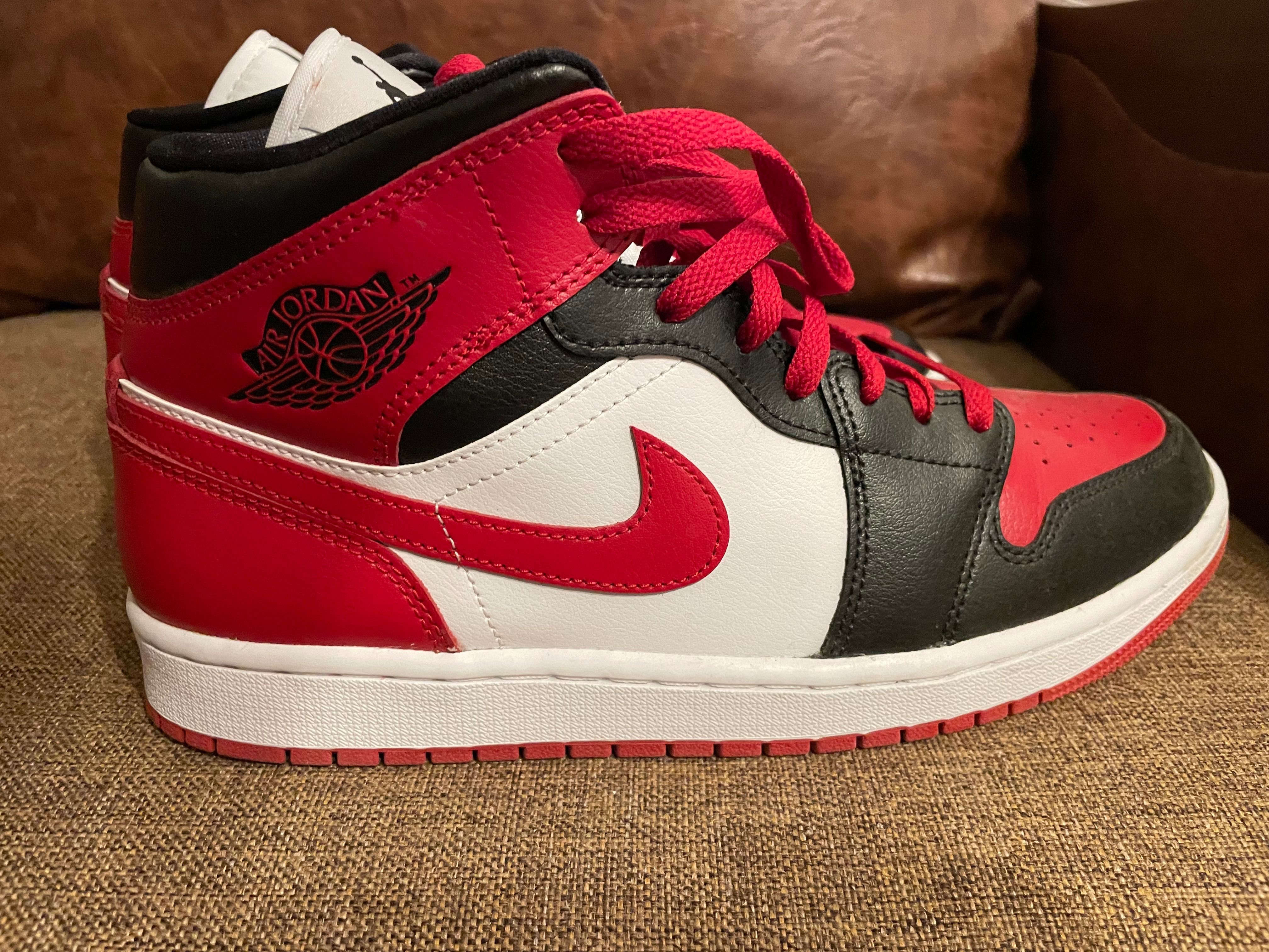 Jordan 1 Mid Red