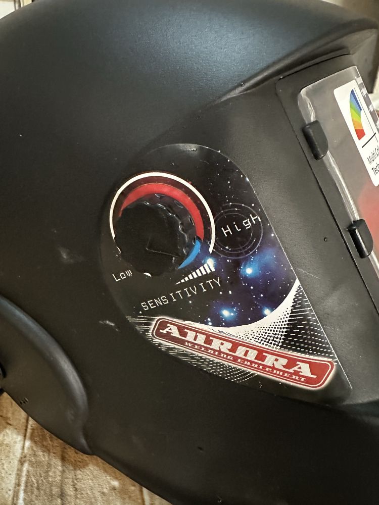 Автоматически затемняющаяся сварочная маска Aurora Black Cosmo