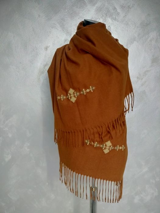 Кашмирени бродирани шалчета