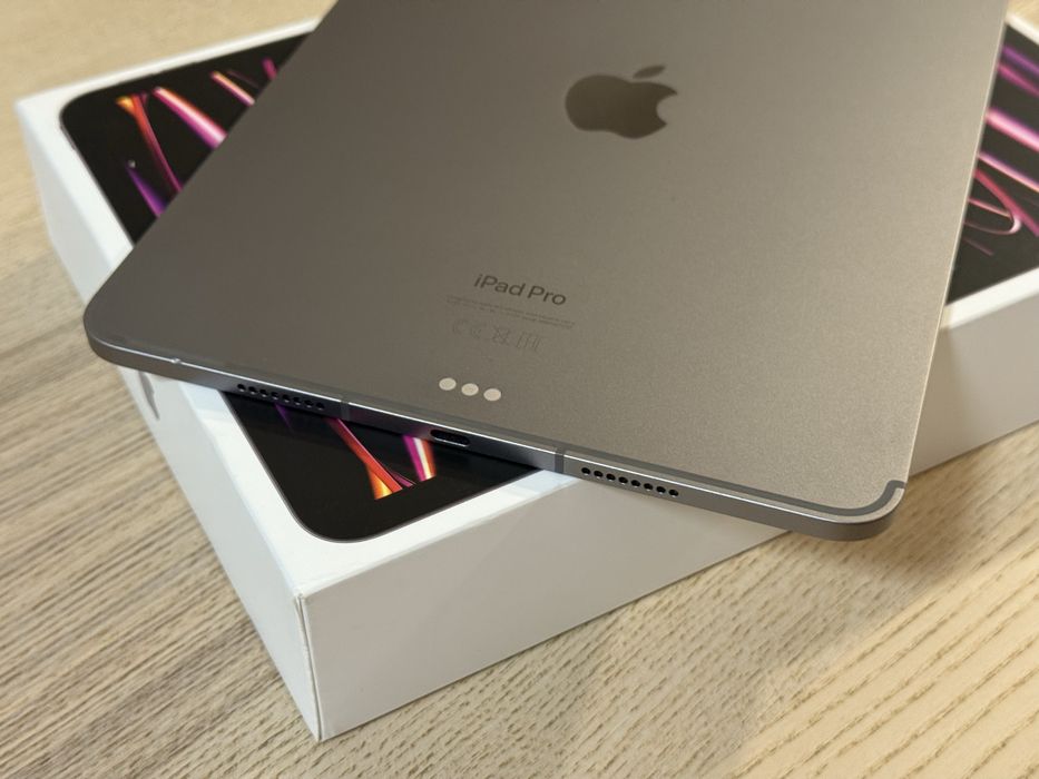 iPad Pro 11" M2 Cellular 5G pachet complet + husa folio Apple