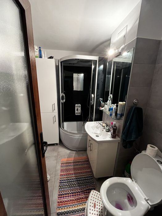 Apartament 3 camere de vanzare.