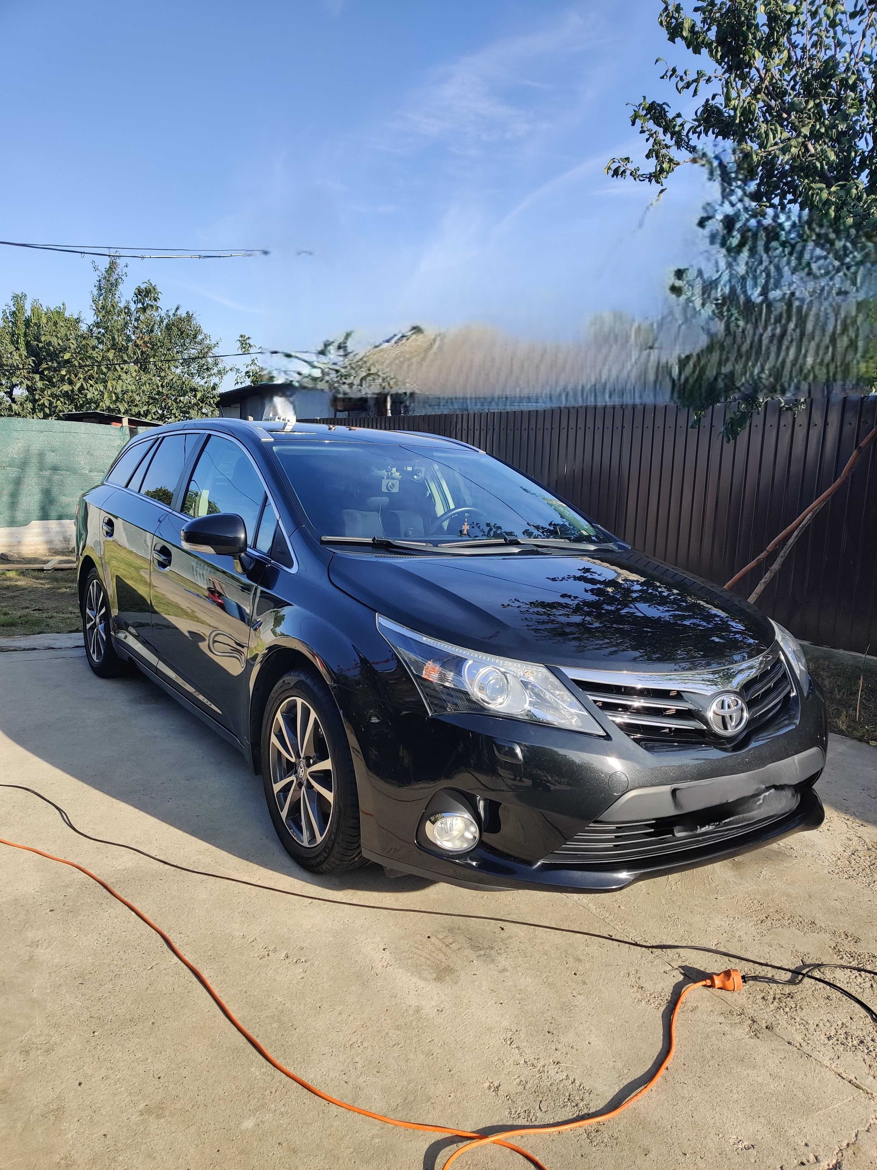 Vand Toyota Avensis T27 Combi 1.8 benzina  2014 usor Negociabil.