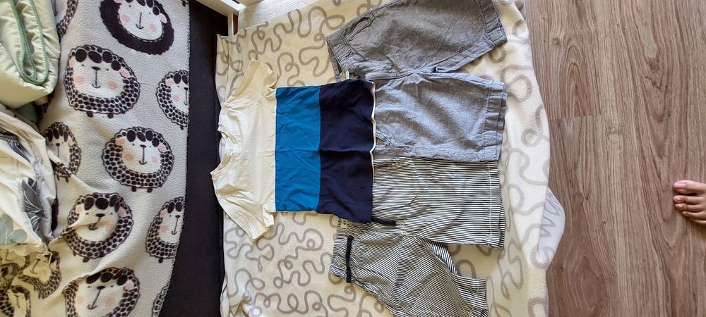 Лот тениски и панталонки h&m