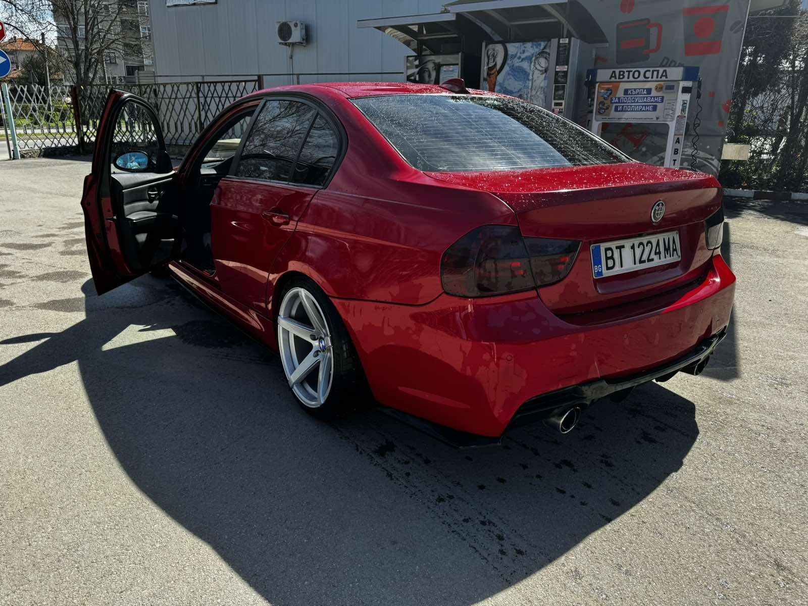 Продавам бмв 330д