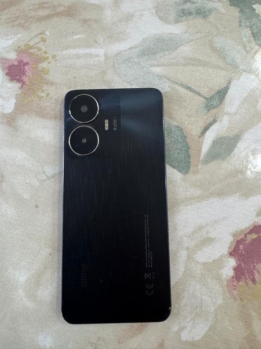 Телефон в хорошем состоянии название realmi C55 на 256гб