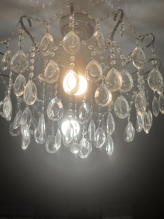 Продам люстры.