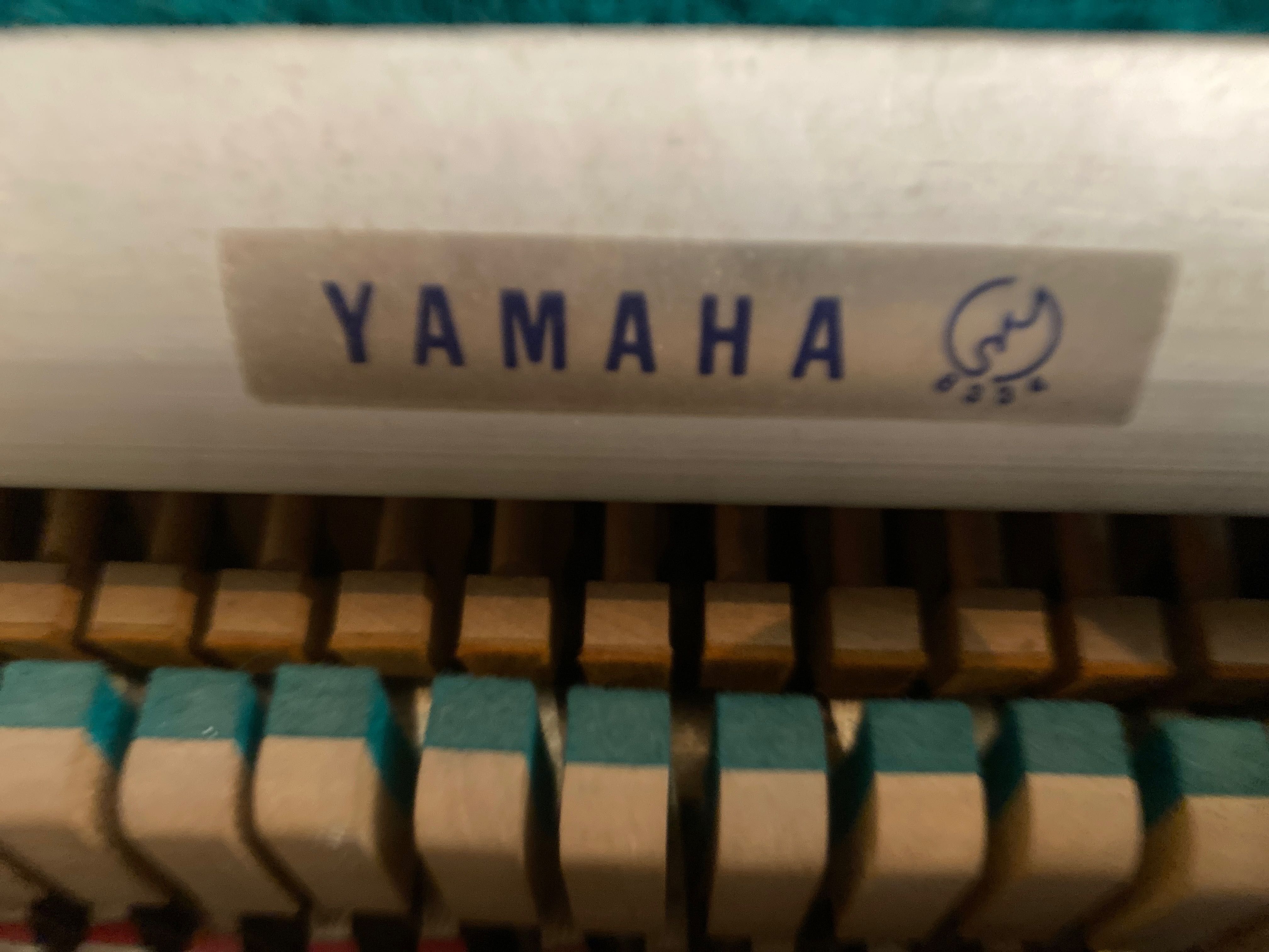 YAMAHA pianina 1200 € !
