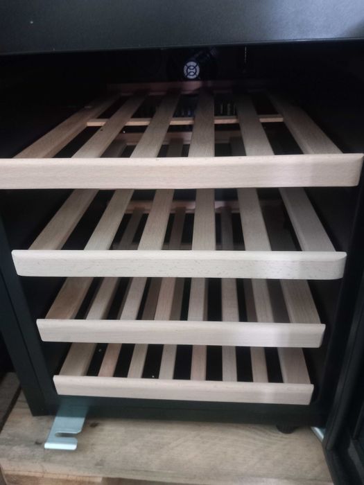 OFERTA Frigider vinuri si branza