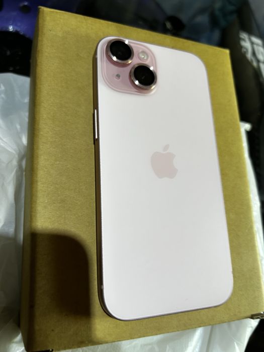 Продавам iphone 15 розов 128гб