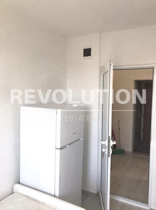 Дава се под наем Едностаен апартамент в Варна, Левски - 30 кв.м за 278.97 € - Снимка #3