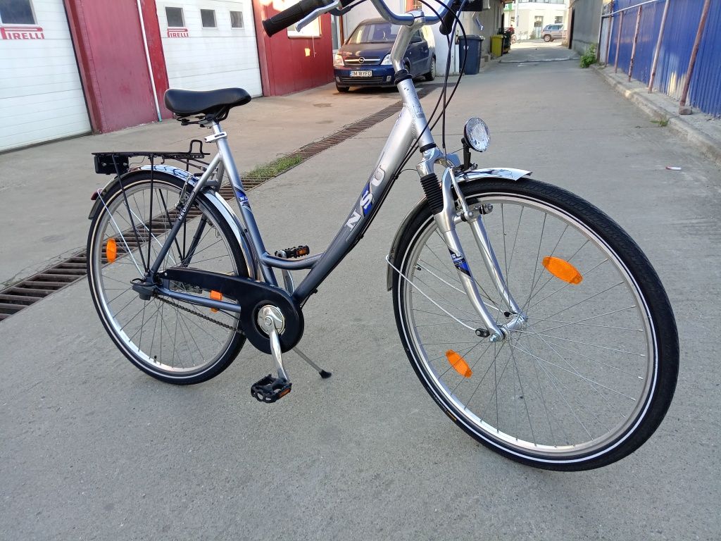 Vând bicicleta din aluminiu pentru damă