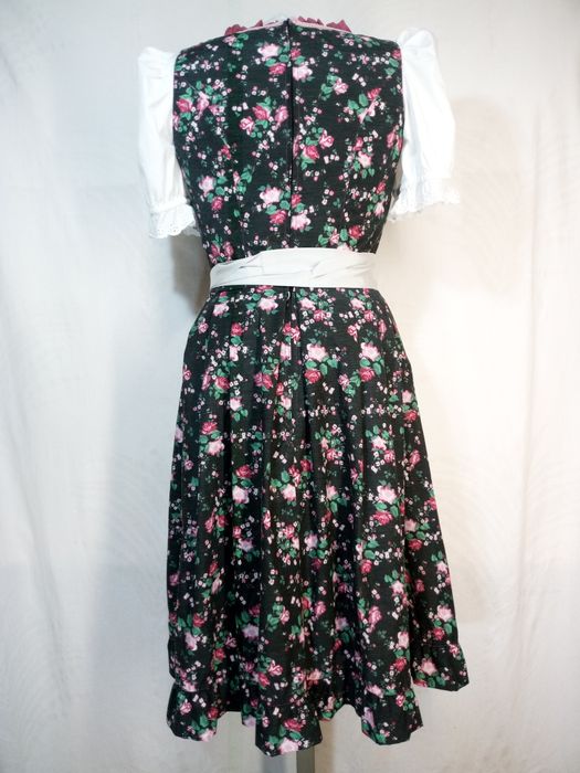 Dirndl Nr.40 - 42 Sarfan Rochie bavaeza, tiroleza 
Rochie tradițională