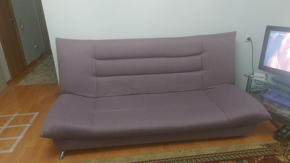 Срочно отдам даром диван