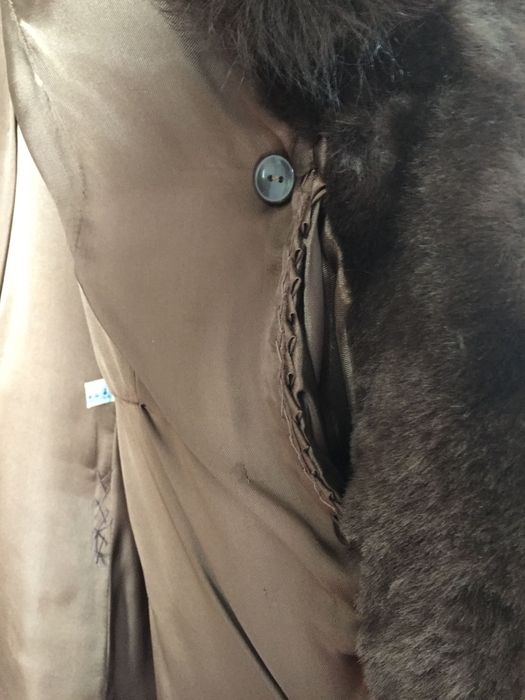 Vând haina de blana naturală tip Mouton Dore