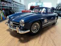 Чисто нова BBURAGO метален колекционерски модел MERCEDES BENZ 300SL