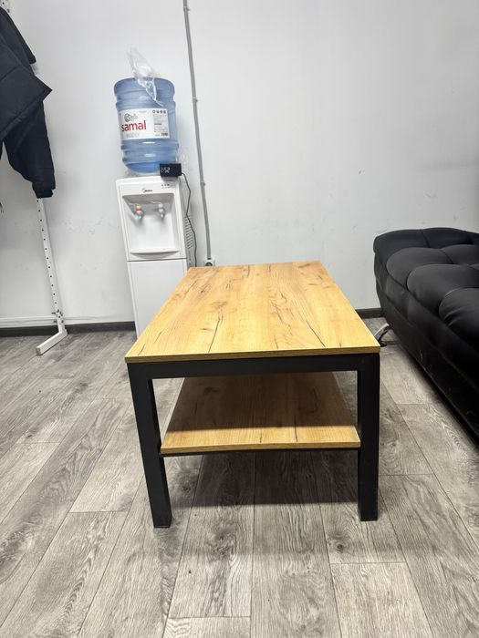 Деревянный стол