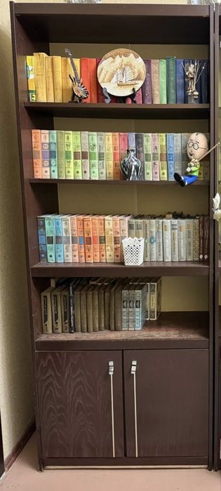 Бельевой и книжный шкафы