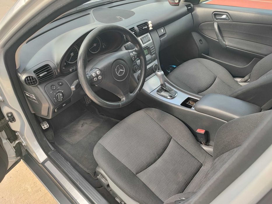 Mercedes-Benz c230 v6