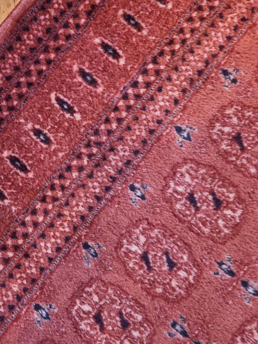 Covor cărămiziu visiniu