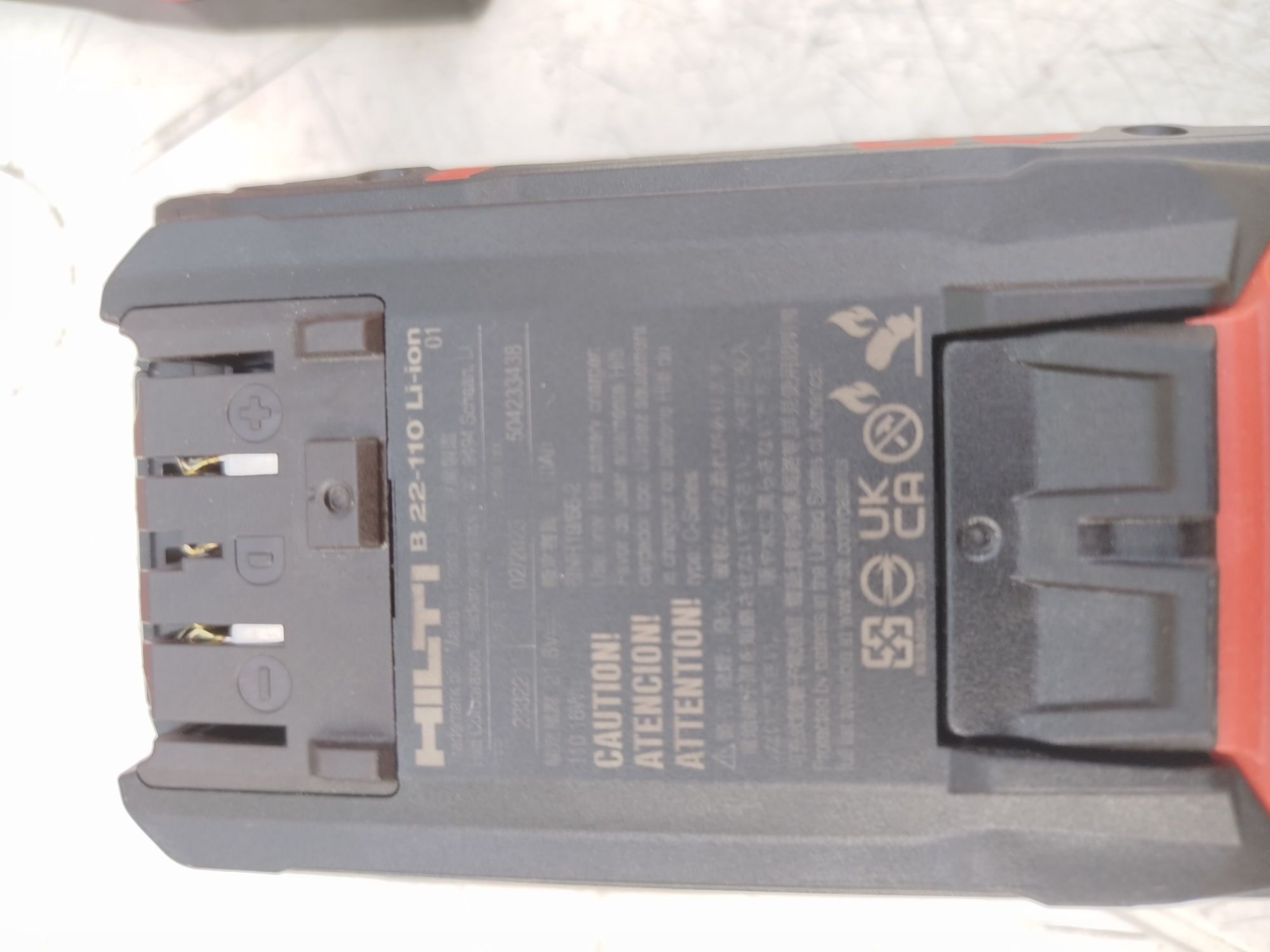 Hiltı Nuron B22-110 батерия и зарядно Bosch батерия и зарядно