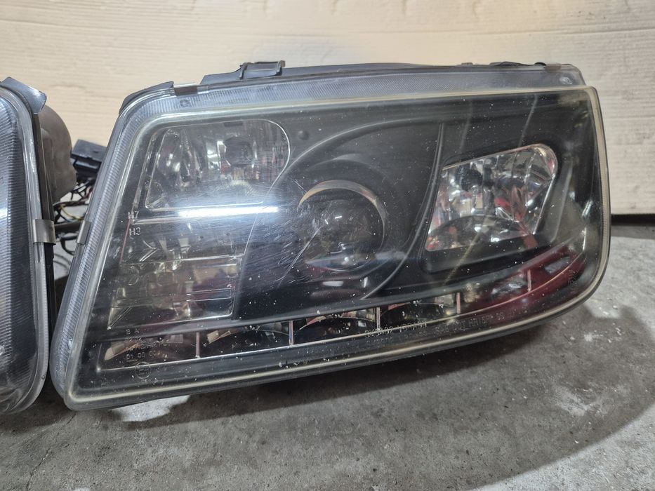 Фарове Фолксваген Бора ляв десен фар VW Bora