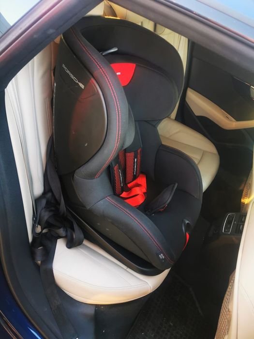 Vand scaun copil Porsche in stare perfecta