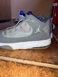 Jordan max aura 2 cool grey