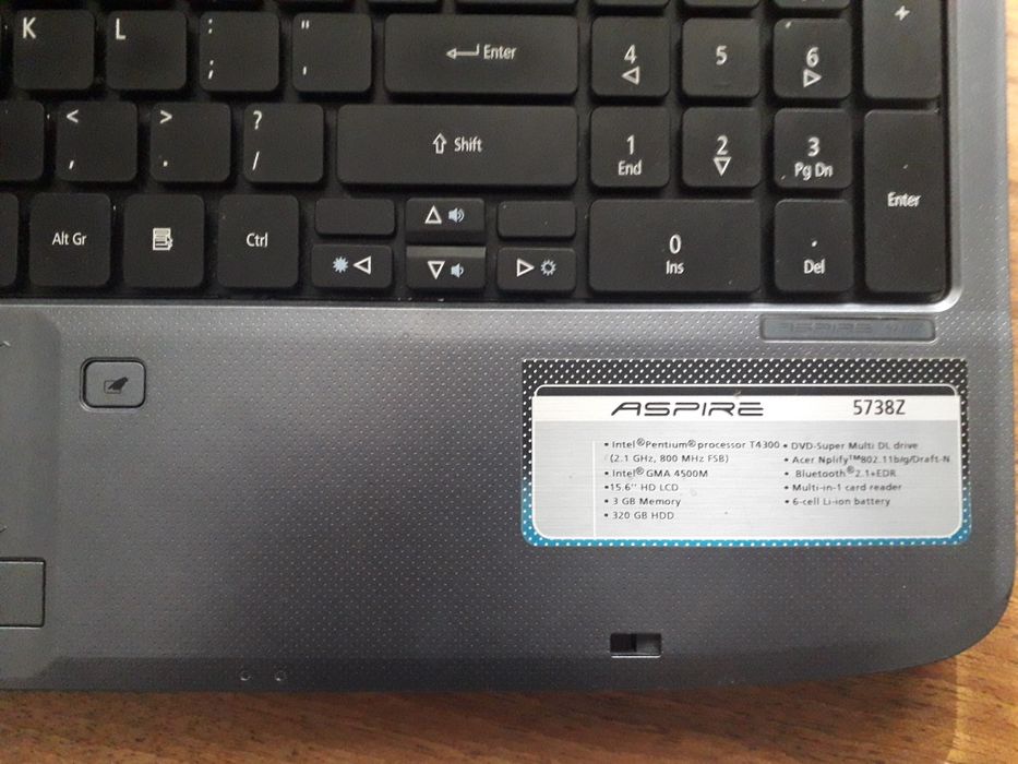 Laptop acer, display,  tastatură, 2 încărcător și baterie impecabile..