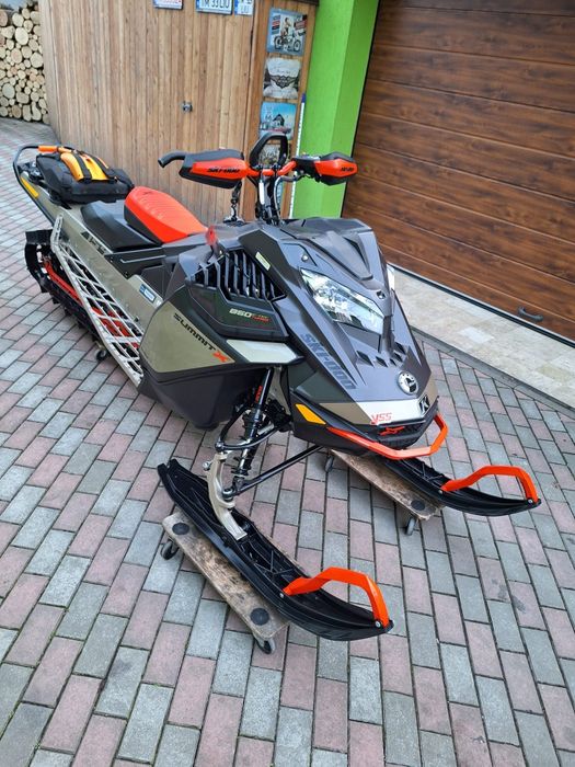 Snowmobil Ski Doo Summit X Turbo 114 mile