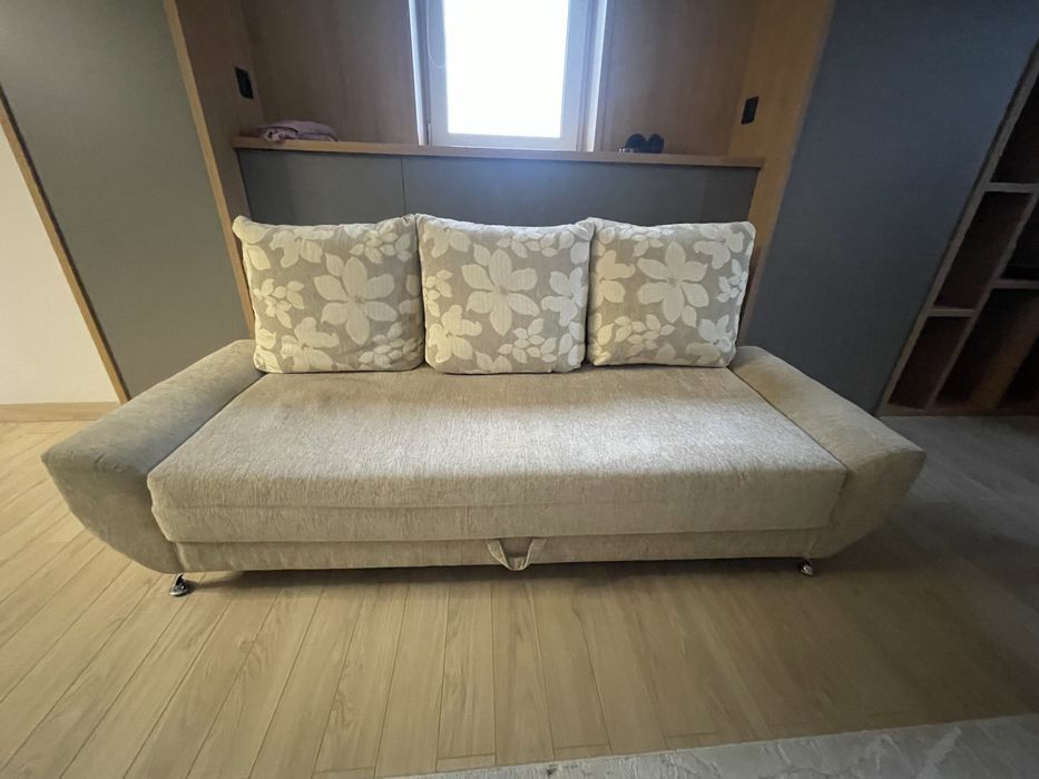 Мебель б/уДиван ,ковры