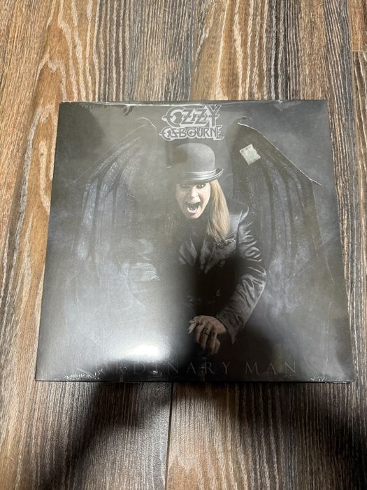 Продавам чисто нови грамофонни плочи