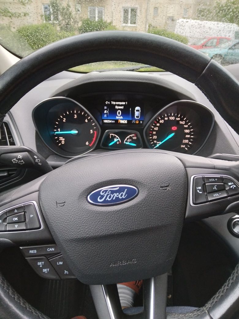 Vând sau schimb ford kuga