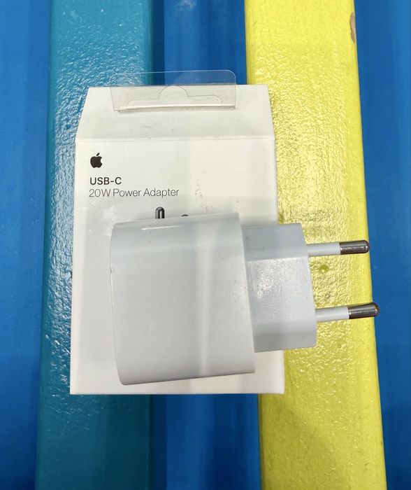 IPhone 12. 356GB. Pachet cu accesorii multuple