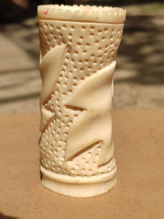 Статуэтка слоновая кость